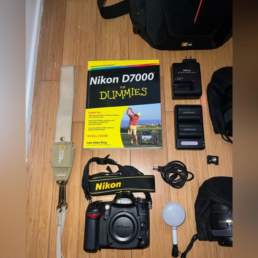 Nikon D7000 + 2 Lenses + Accessories